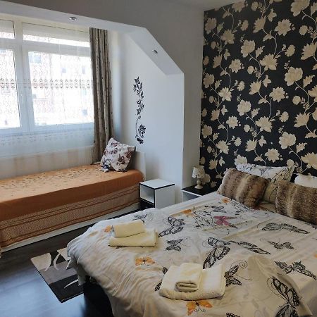 White Black Rooms Хунедоара Екстериор снимка