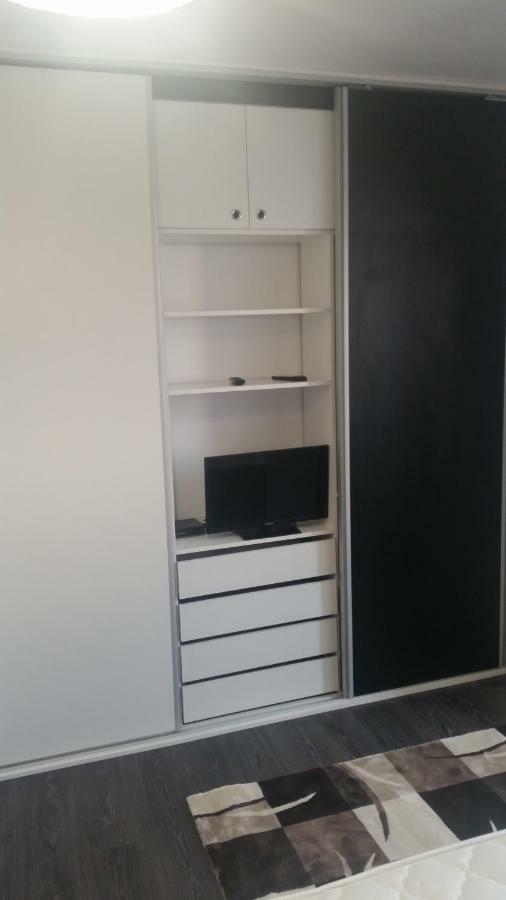 White Black Rooms Хунедоара Екстериор снимка