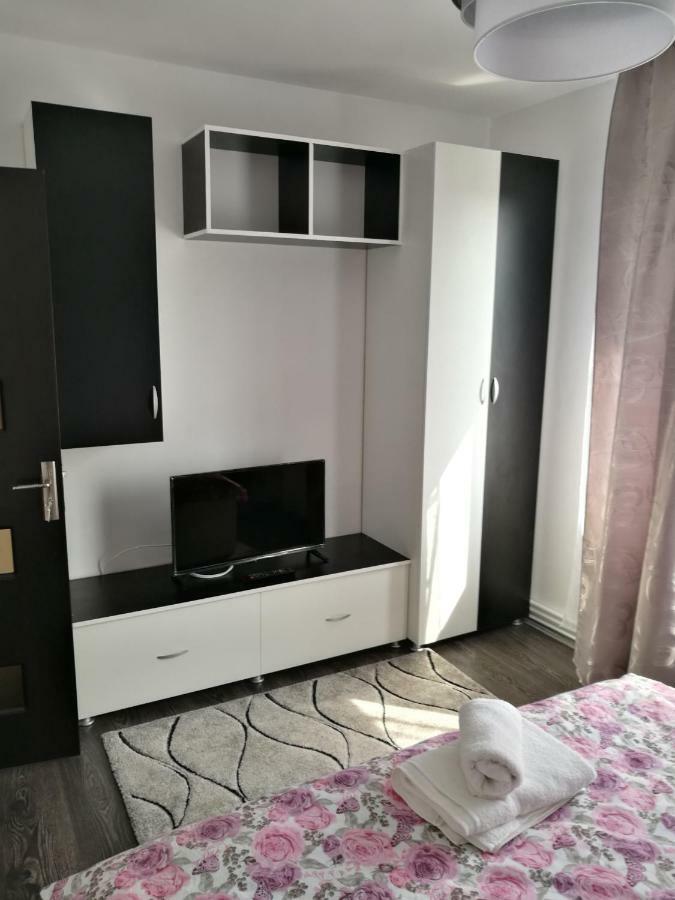 White Black Rooms Хунедоара Екстериор снимка