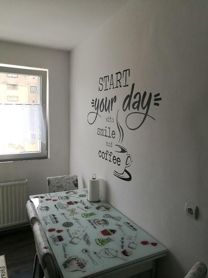 White Black Rooms Хунедоара Екстериор снимка