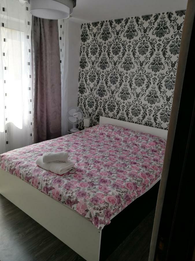 White Black Rooms Хунедоара Екстериор снимка