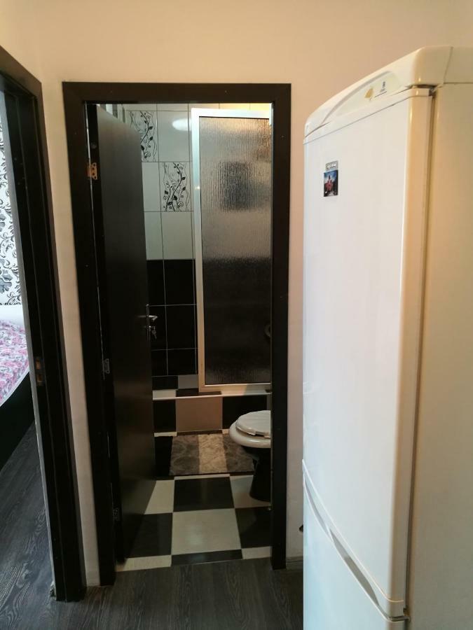 White Black Rooms Хунедоара Екстериор снимка