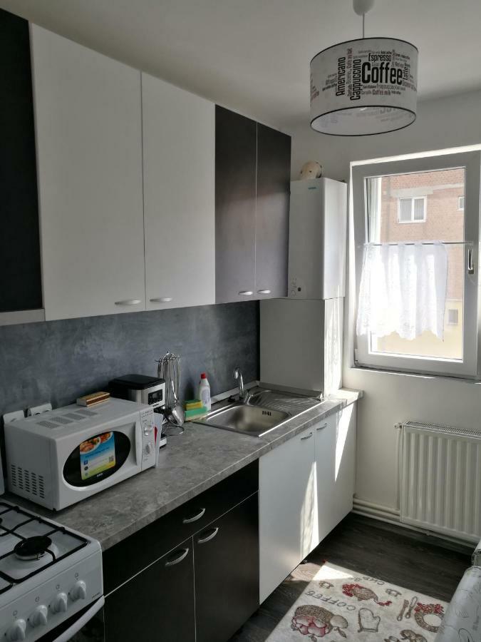 White Black Rooms Хунедоара Екстериор снимка