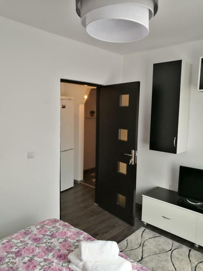 White Black Rooms Хунедоара Екстериор снимка